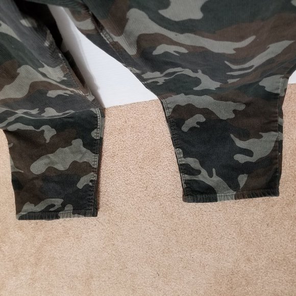 American Eagle pants 22 Mom Jean corduroy camo army print super stretch ribbed - Picture 5 of 14